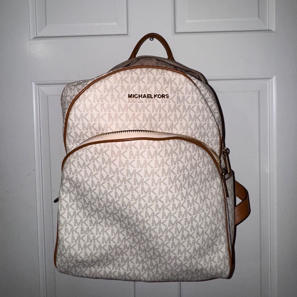 Michael Kors Large Abbey Backpack Vanilla/Acorn - Picture 3 of 5
